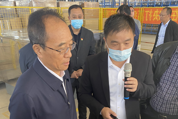 一诺环境总经理(lǐ)腾胜平為(wèi)各位领导讲解我公司超滤膜产品 一诺环境总经理(lǐ)腾胜平為(wèi)各位领导讲解我公司超滤膜产品