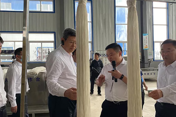 内蒙古自治區(qū)党委常委、通辽市委书记孟宪东携考察团到一诺环境考察指导 内蒙古自治區(qū)党委常委、通辽市委书记孟宪东携考察团到一诺环境考察指导